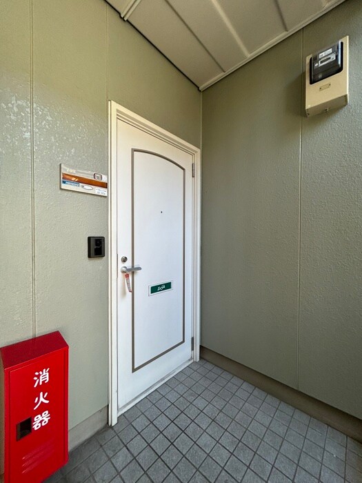 物件外観写真5　(エントランス部分)