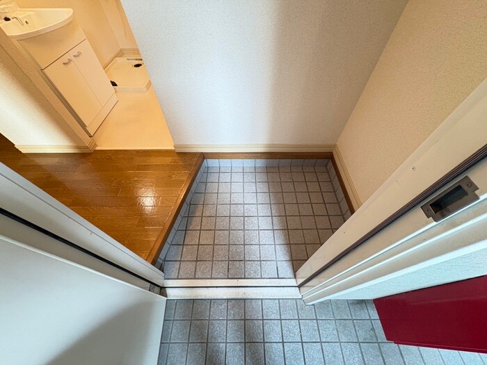 物件内観写真10　(玄関)