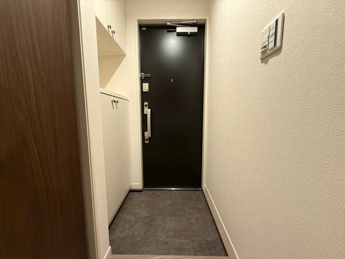 物件内観写真16　(玄関)