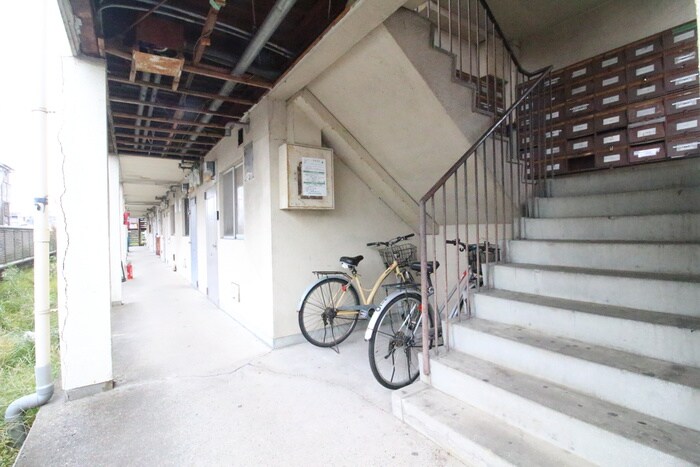 物件外観写真2　(エントランス部分)