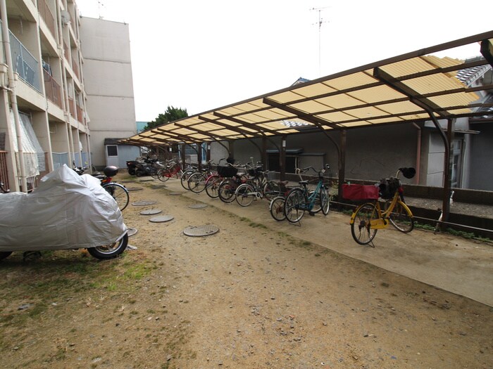 物件外観写真3　(駐輪場)