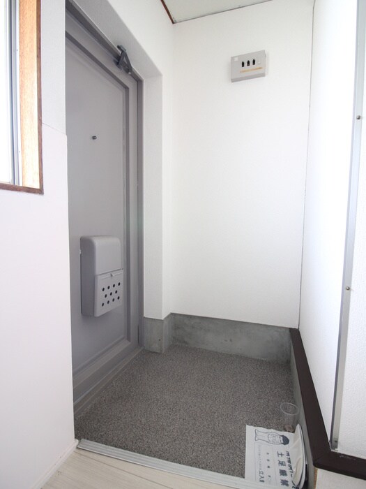 物件内観写真16　(玄関)