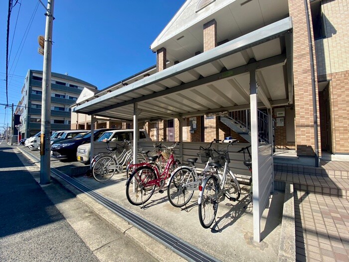 物件外観写真3　(駐輪場)