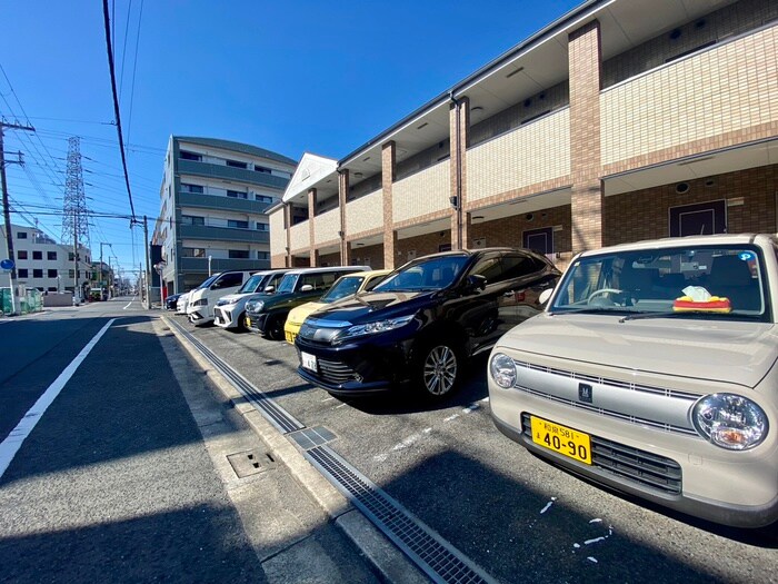 物件外観写真4　(駐車場)