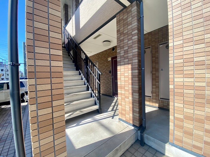 物件外観写真5　(エントランス部分)