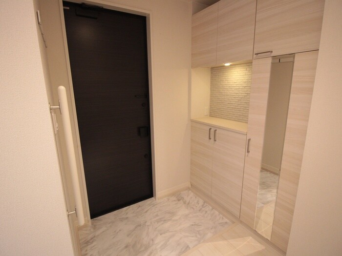 物件内観写真13　(玄関)