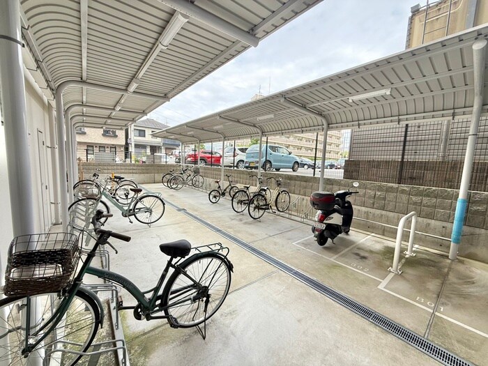 物件外観写真3　(駐輪場)