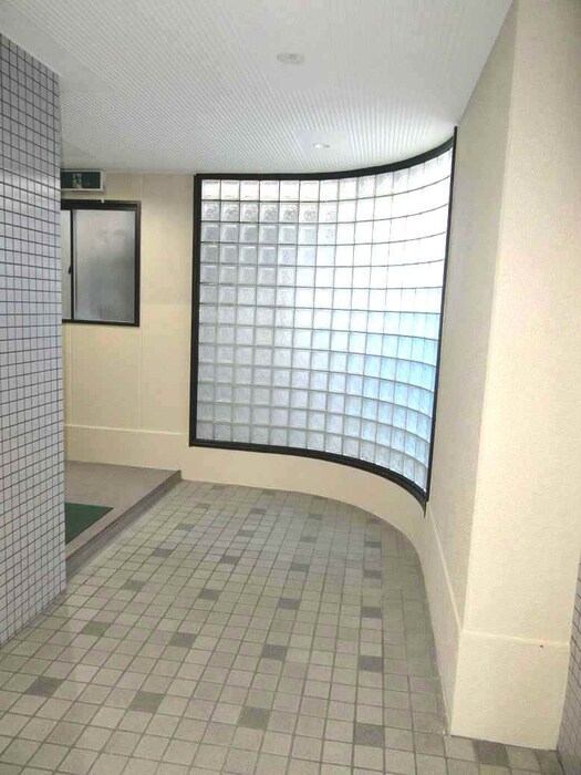 物件外観写真4　(エントランス部分)