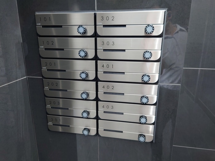 物件外観写真3　(エントランス部分)