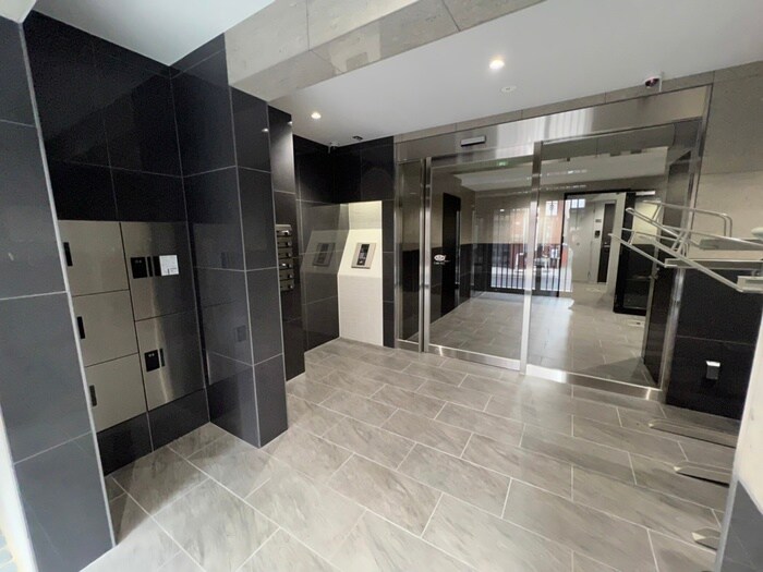 物件外観写真4　(エントランス部分)