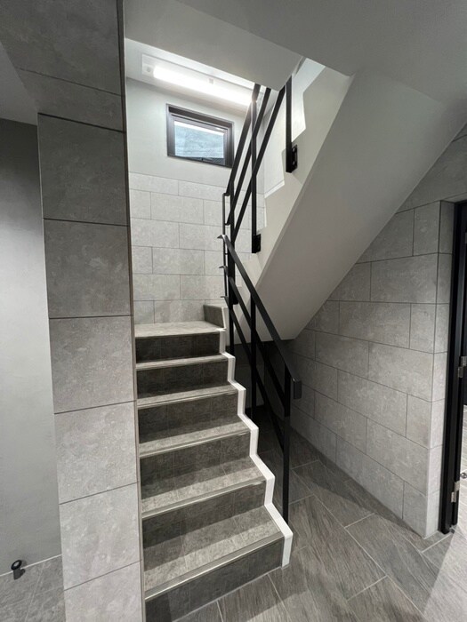 物件外観写真6　(エントランス部分)