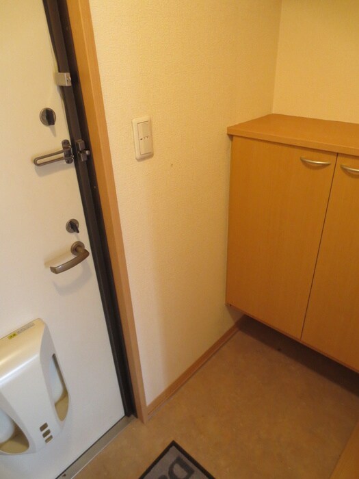物件内観写真7　(玄関)