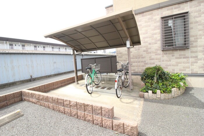 物件外観写真5　(駐輪場)