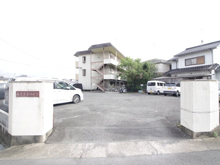 物件外観写真2　(駐車場)