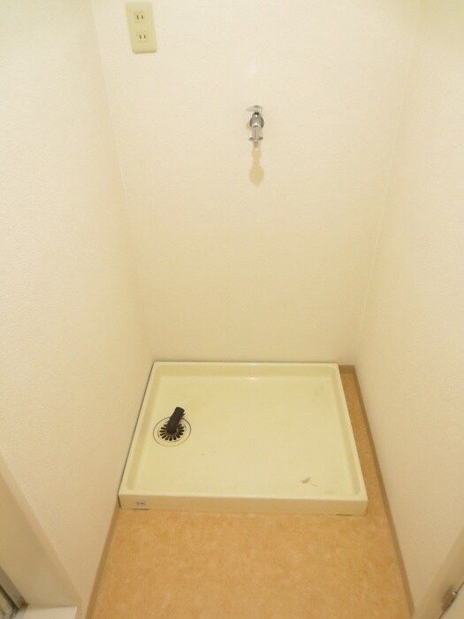 物件内観写真16　(洗濯機置場)