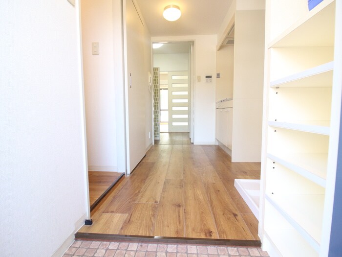 物件内観写真7　(廊下)