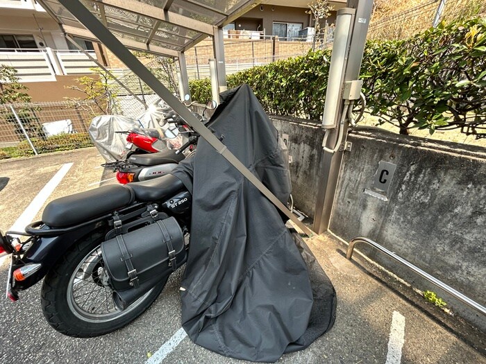 物件外観写真5　(バイク置き場)