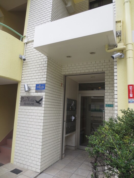 物件外観写真4　(エントランス部分)