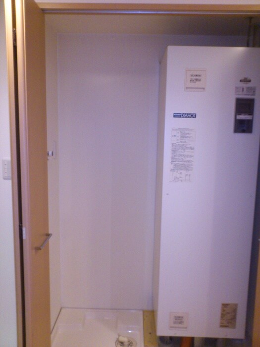 物件内観写真10　(洗濯機置場)