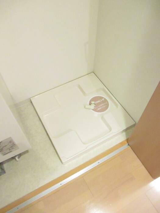 物件内観写真11　(洗濯機置場)