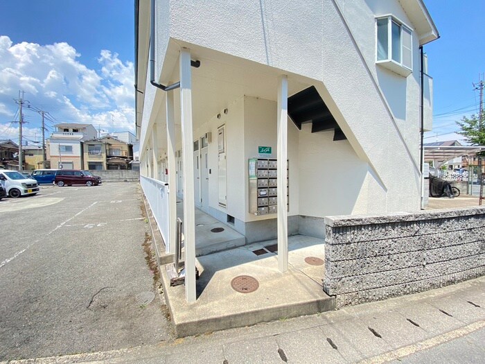 物件外観写真2　(エントランス部分)