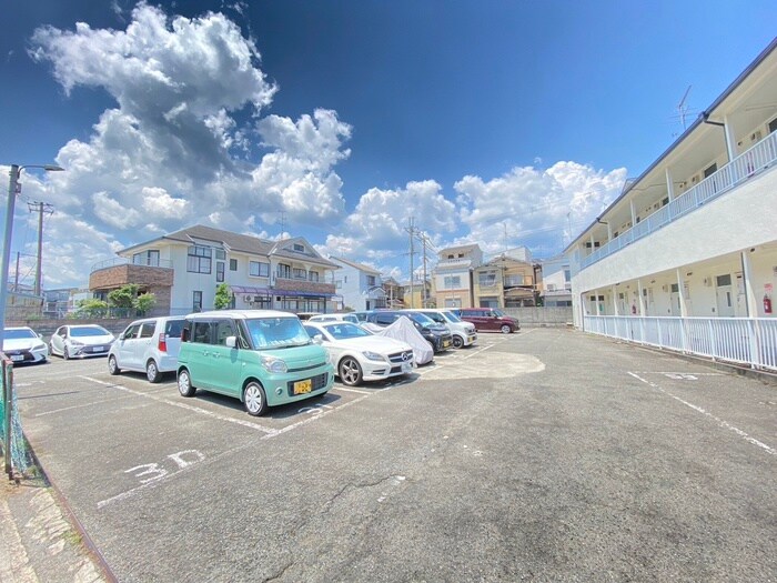 物件外観写真5　(駐車場)
