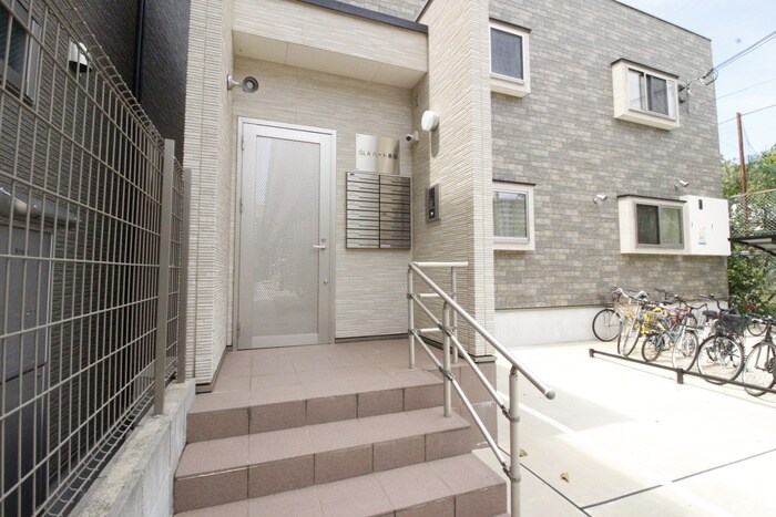 物件外観写真3　(エントランス部分)