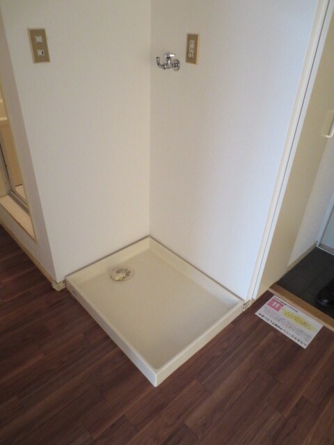 物件内観写真12　(洗濯機置場)