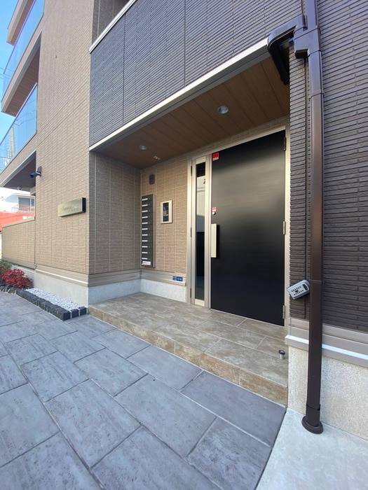物件外観写真2　(エントランス部分)