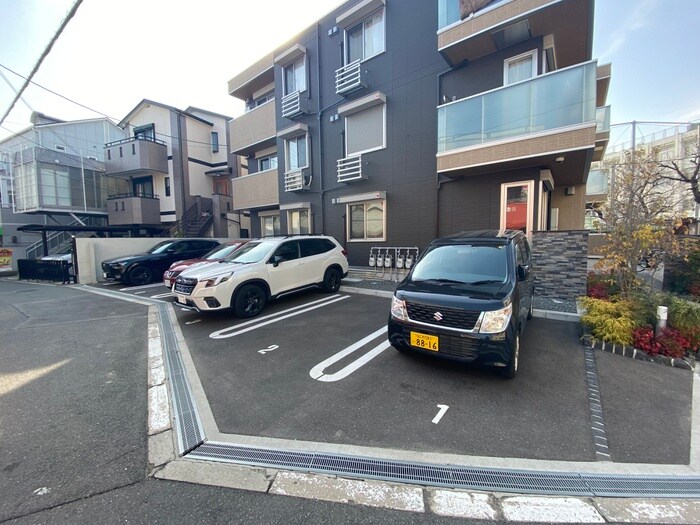 物件外観写真6　(駐車場)