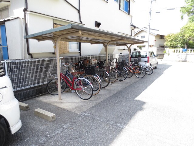 物件外観写真3　(駐輪場)