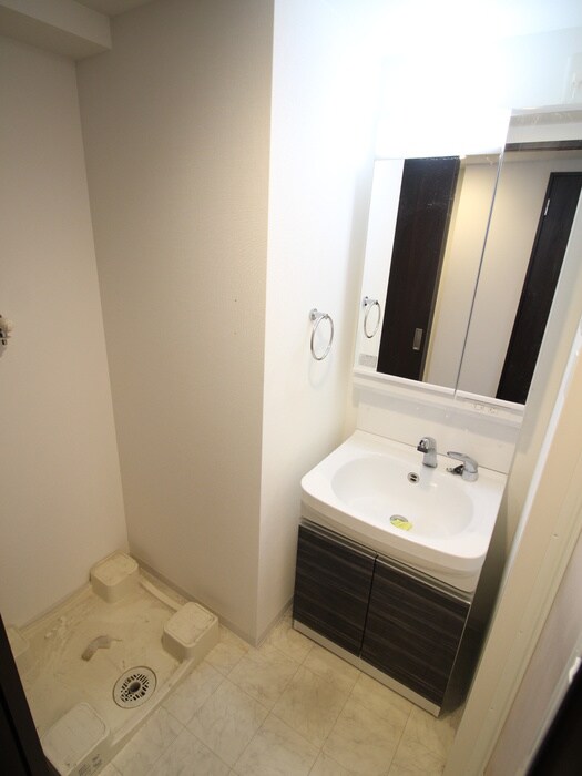 物件内観写真11　(洗濯機置場)