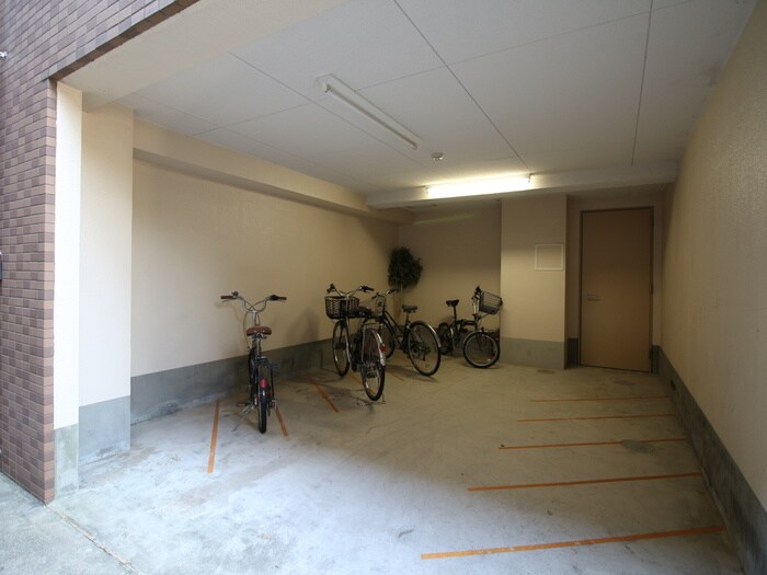 物件外観写真5　(駐輪場)