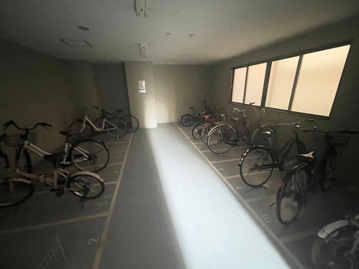 物件外観写真4　(駐輪場)