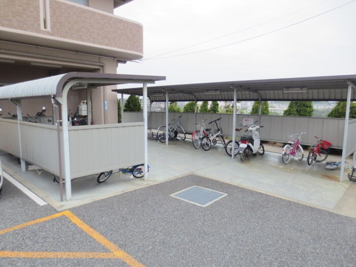 物件外観写真3　(駐輪場)