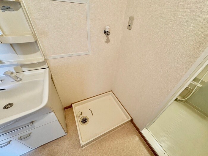 物件内観写真12　(洗濯機置場)