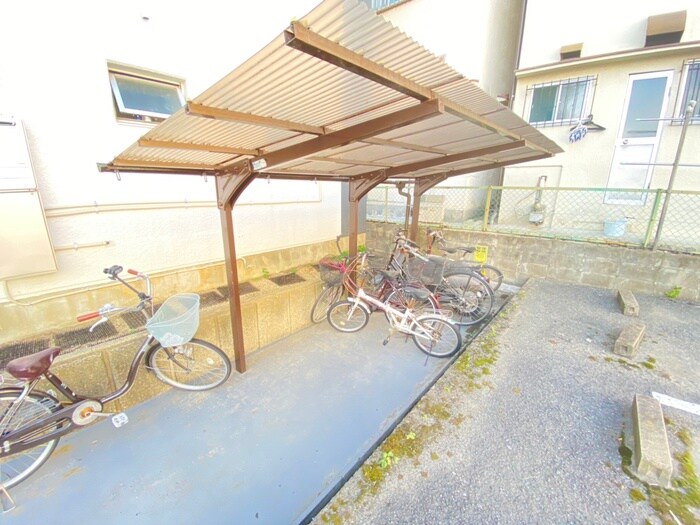 物件外観写真3　(駐輪場)