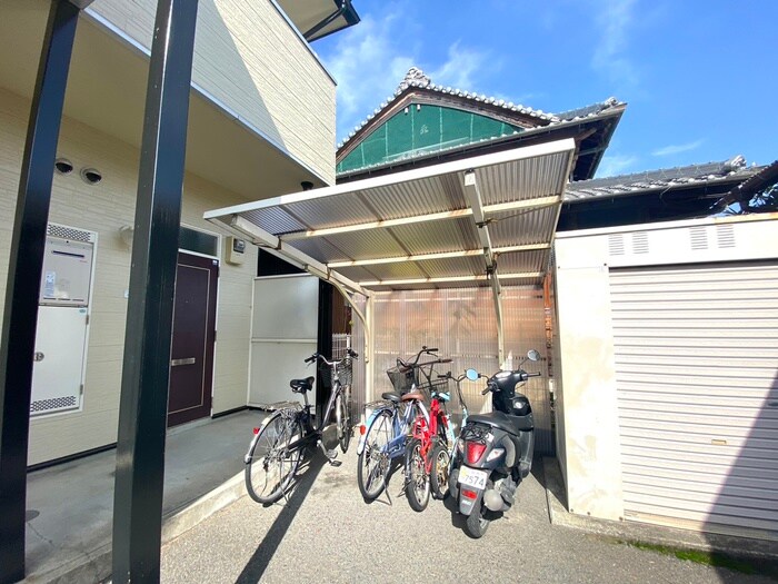 物件外観写真5　(駐輪場)