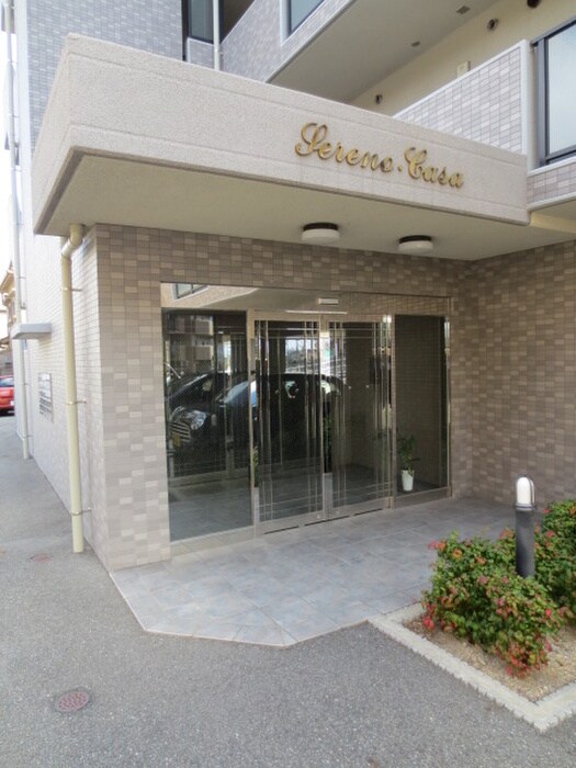 物件外観写真3　(エントランス部分)