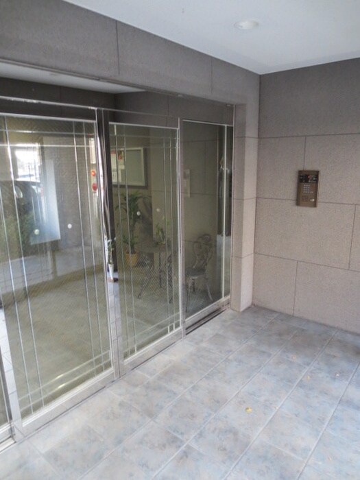 物件外観写真5　(エントランス部分)