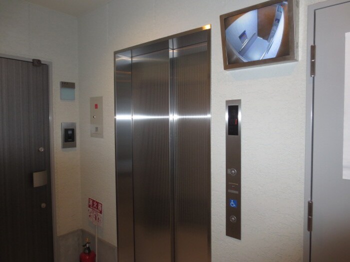 物件外観写真5　(エントランス部分)