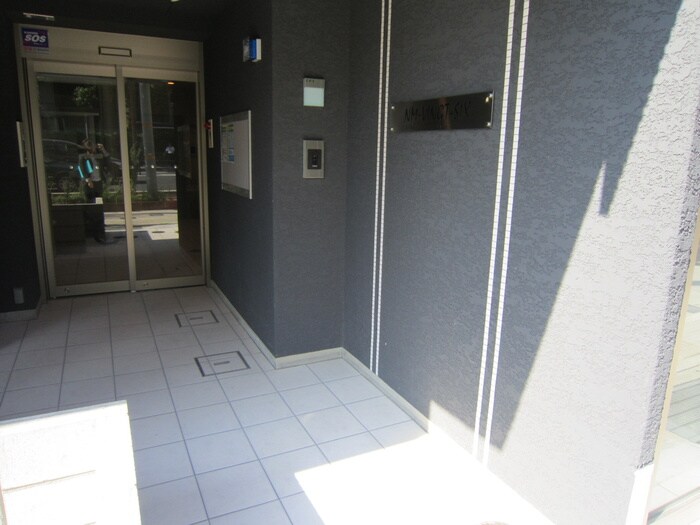 物件外観写真6　(エントランス部分)