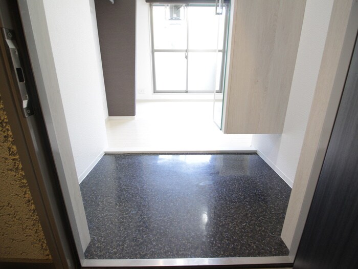 物件内観写真18　(玄関)