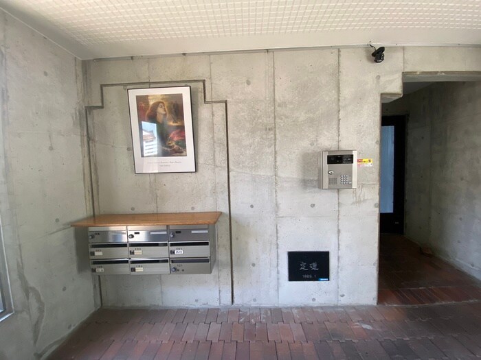 物件外観写真5　(エントランス部分)