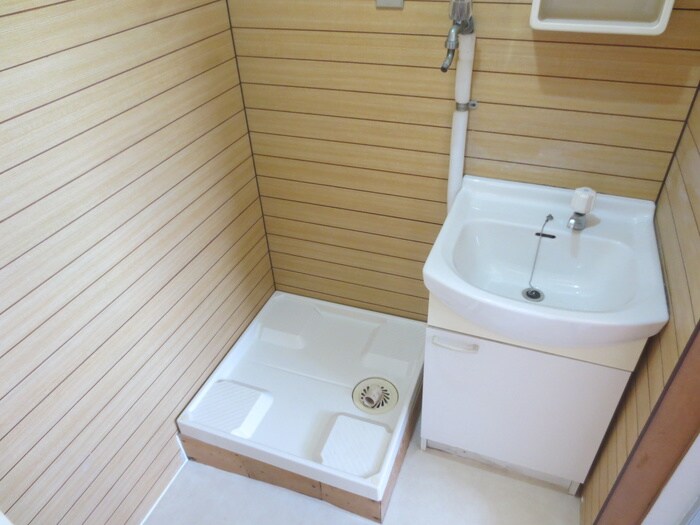 物件内観写真16　(洗濯機置場)