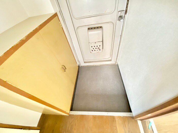物件内観写真16　(玄関)