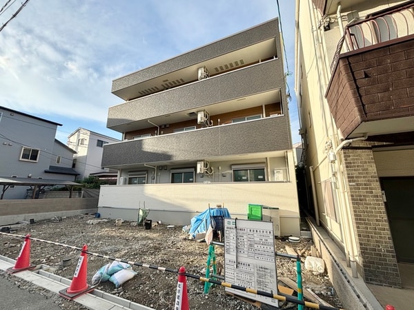 建築中