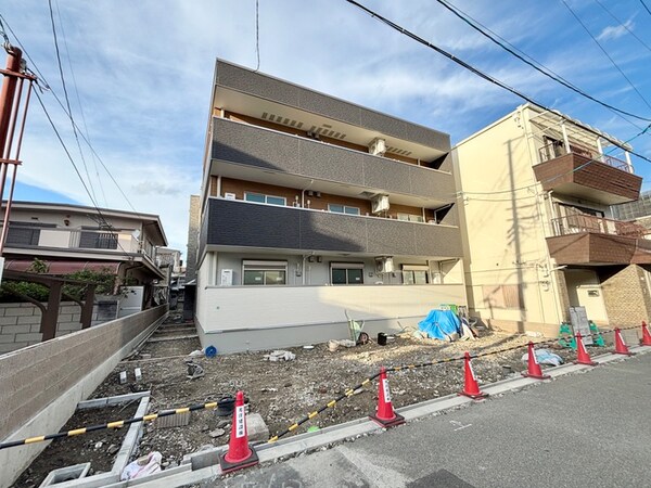 建築中