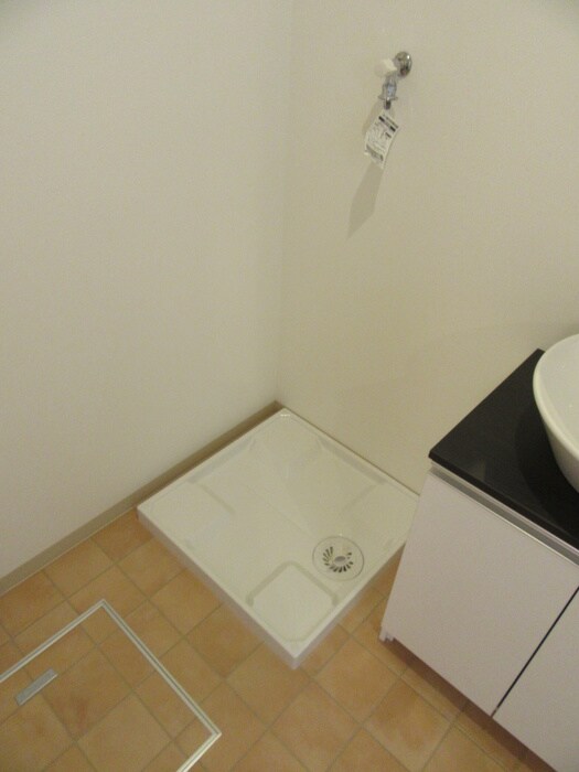 物件内観写真8　(洗濯機置場)