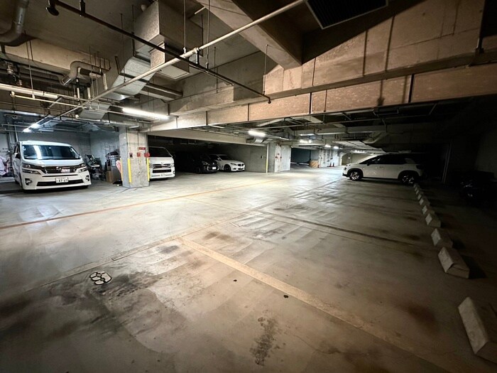 物件外観写真4　(駐車場)